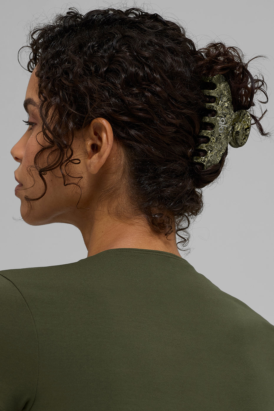 90's Claw Clip - Green Olive Marble - Image 4