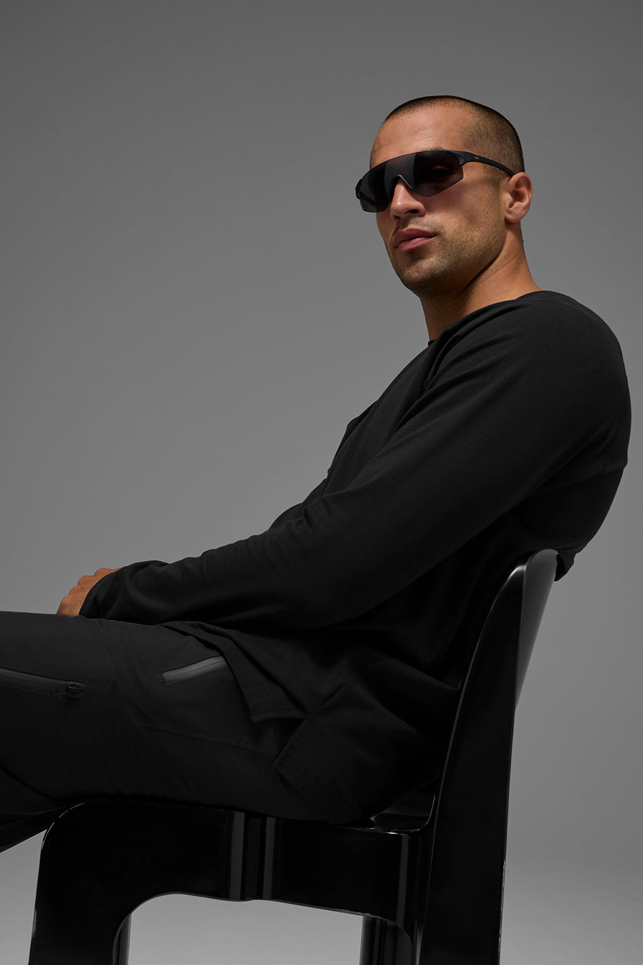 ALO Vapor Crewneck Long Sleeve - Black - Image 5