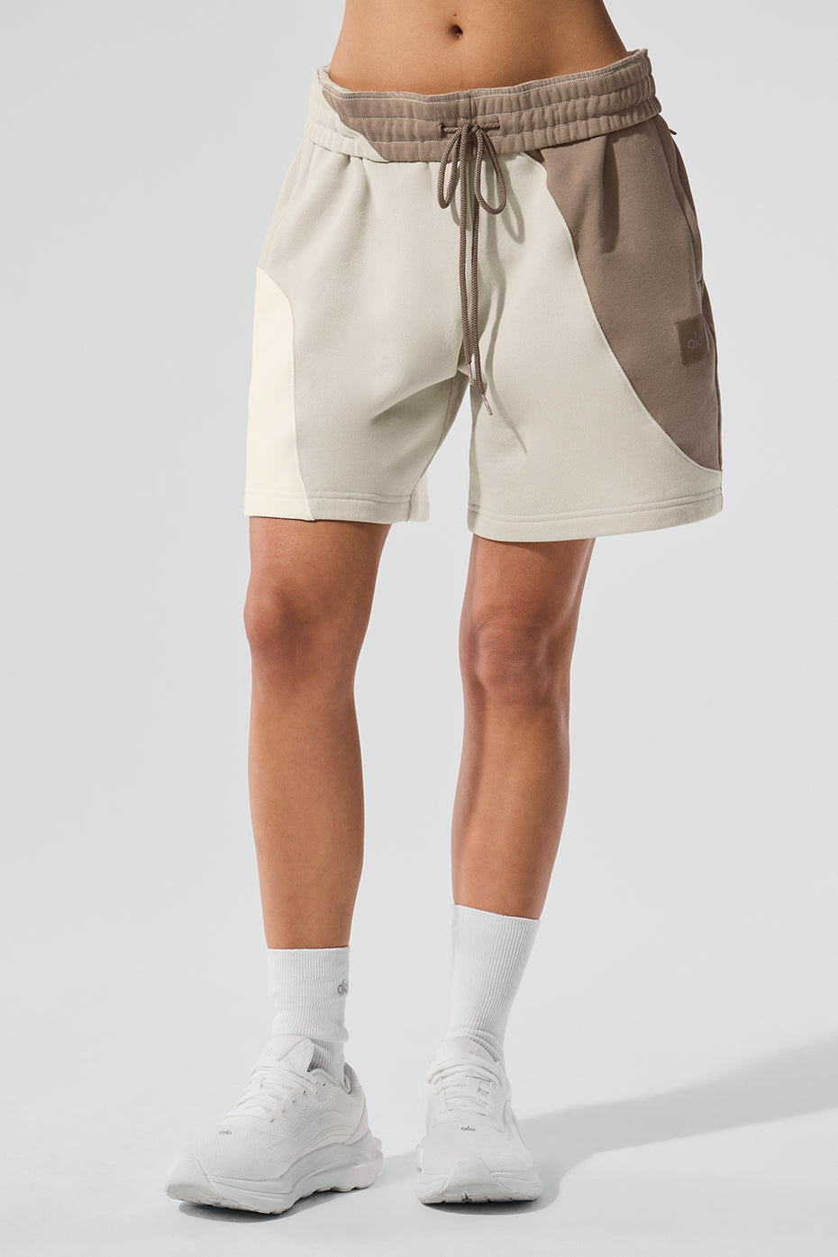 7 Make Waves Short - Ivory/Bone/Gravel