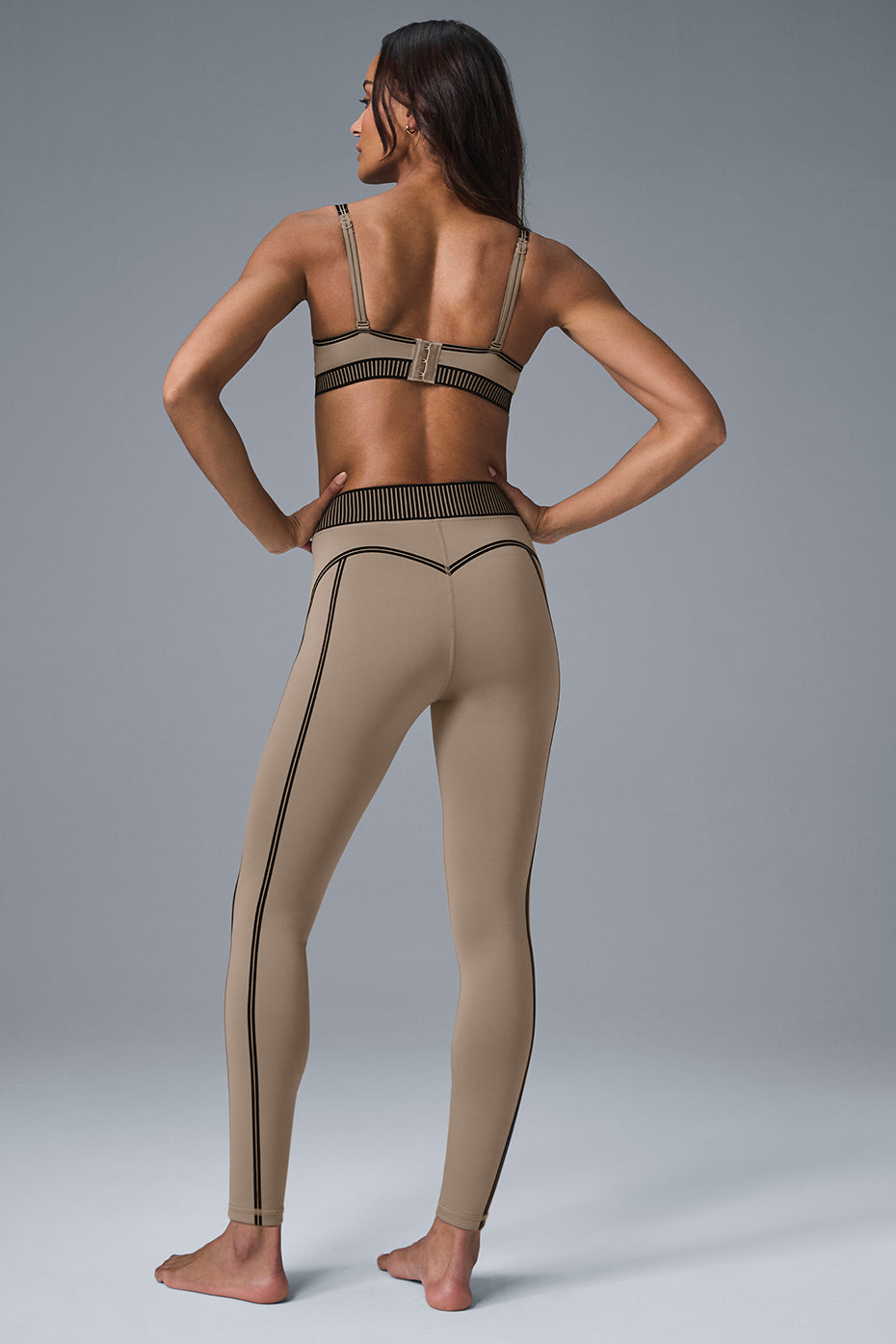 Airlift High-Waist 7/8 Line Up Legging - Gravel - Image 2