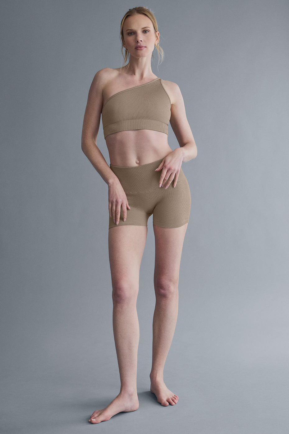 3 Seamless Ribbed Shimmer Short - Gravel - Image 5